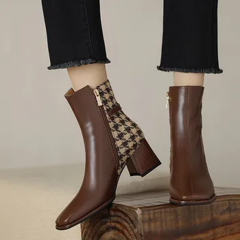 2023 Новые короткие сапоги на толстом каблуке в клетку с квадратным носком, подходящие по цвету темпераменту, Модные женские туфли на высоком каблуке с одной вставкой