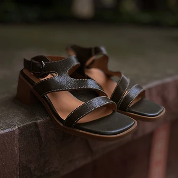 Хэйхайские сандалии 2023 Летние Новые Гонконгские сандалии в стиле ретро с открытым носком, кожаные широкополосные сандалии, подходящие для женщин