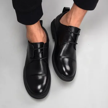 Натуральная ретро мужские кожаные черные туфли 2023 осень новый дизайнер роскошных ручной ежедневно круглый носок Повседневная обувь человек